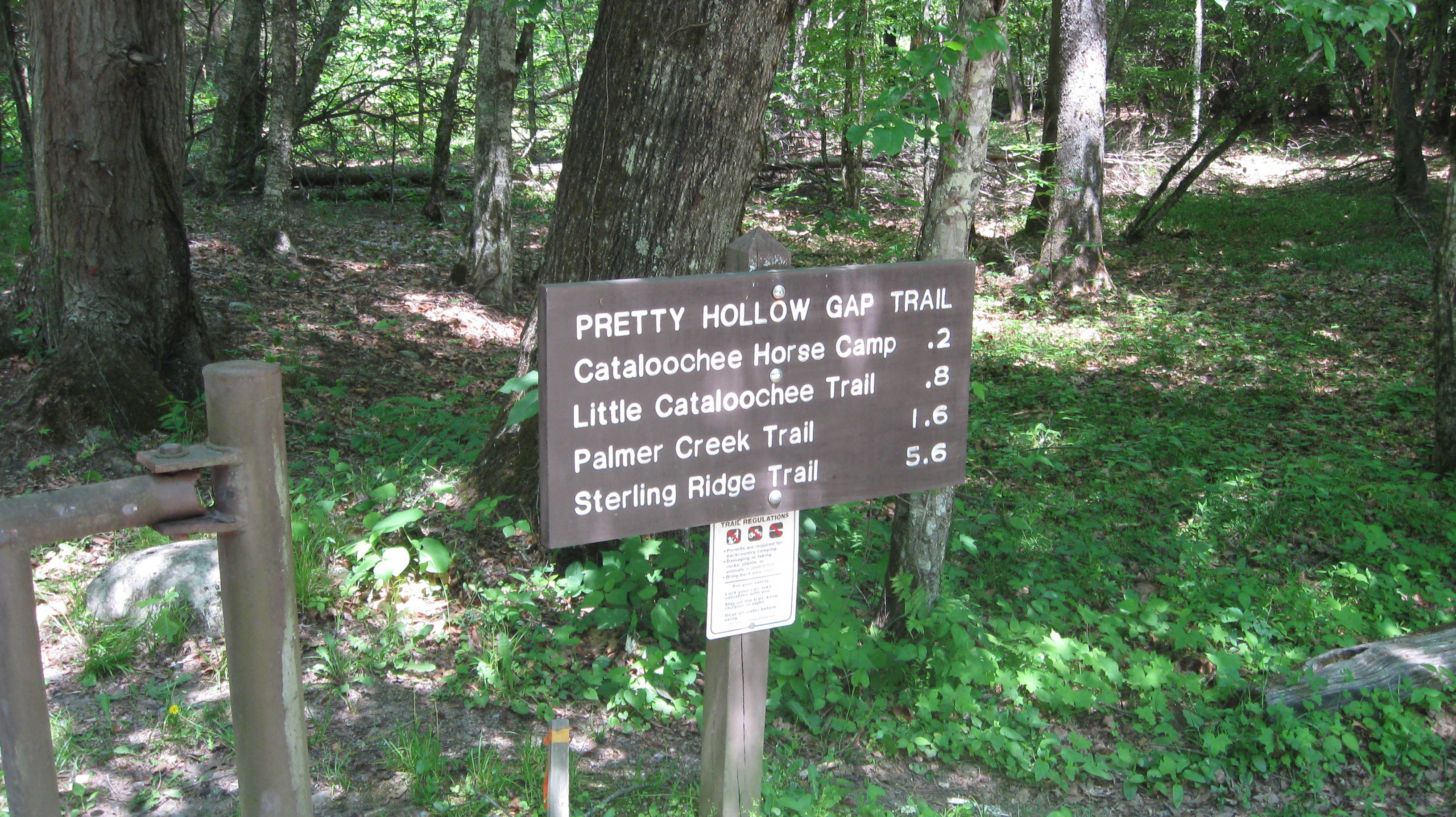 Pretty Hollow Gap trailhead sign