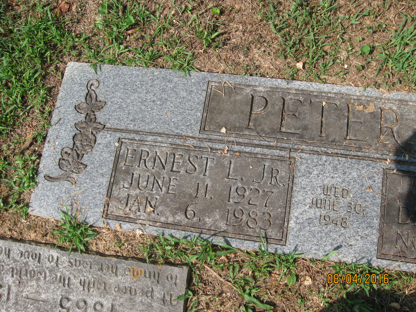 Ernest L. Peters Jr. Grave