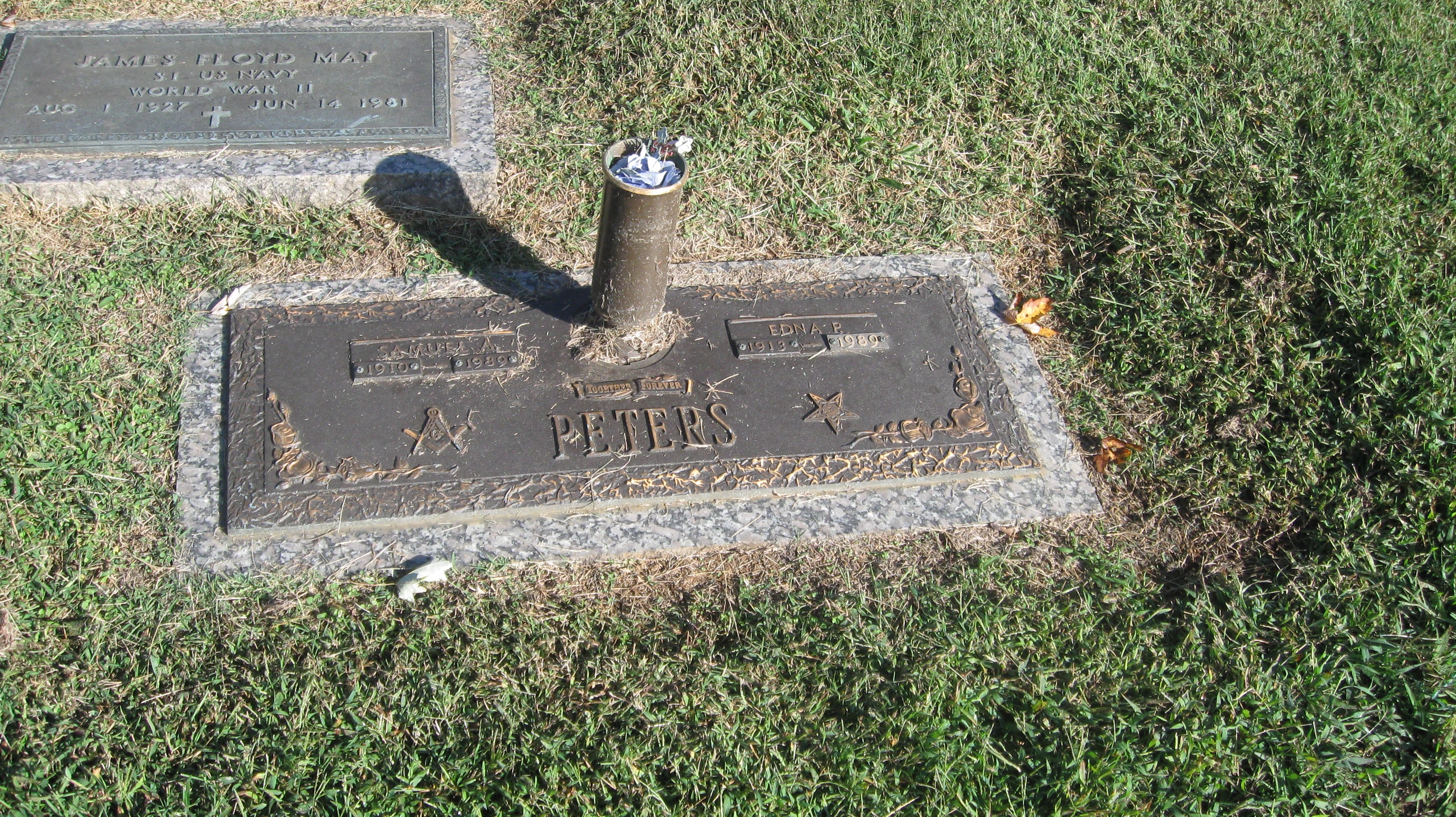 Arthur and Edna Peters Grave