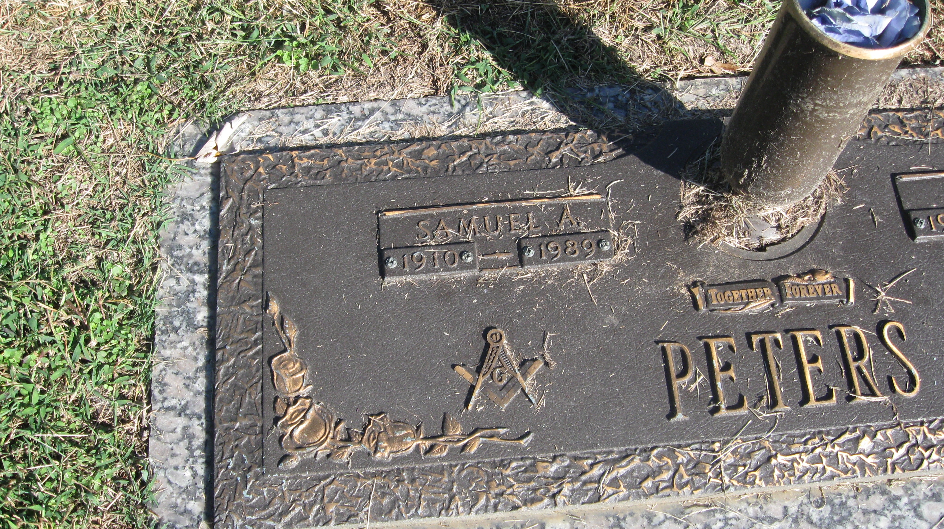 Arthur and Edna Peters Grave